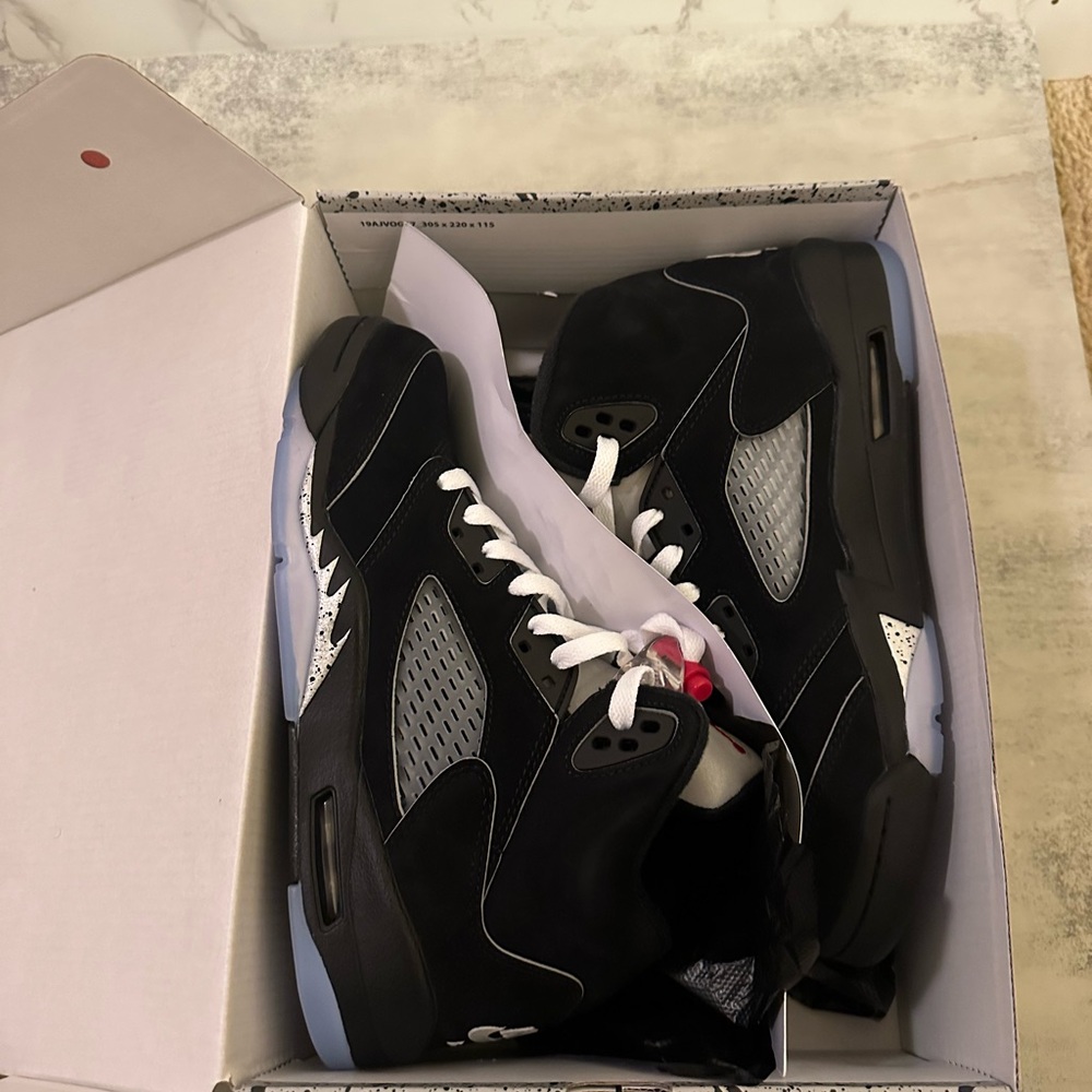 Jordan 5’s metallic